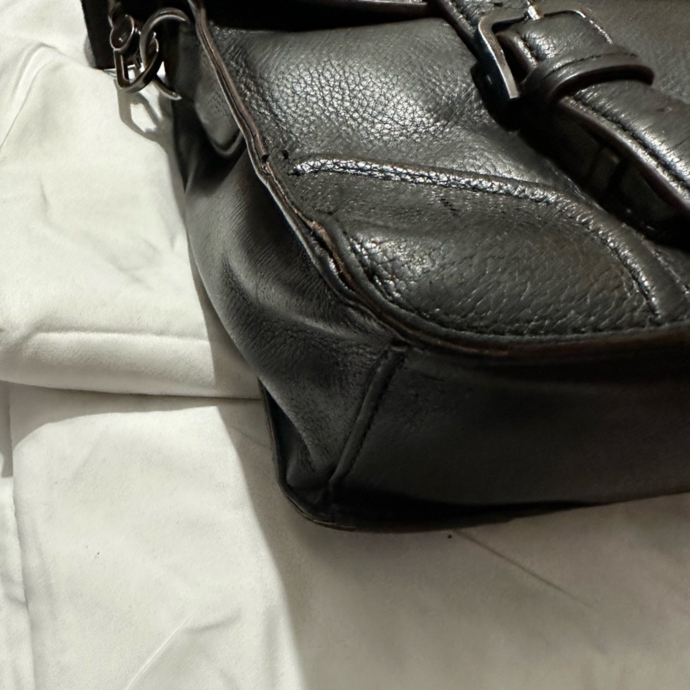 Ted Baker safiano leather messenger laptop bag. - Picture 4 of 12
